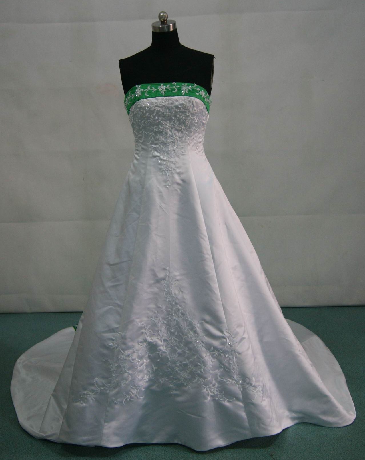 Size 8 Winter wedding gown - white and emerald green