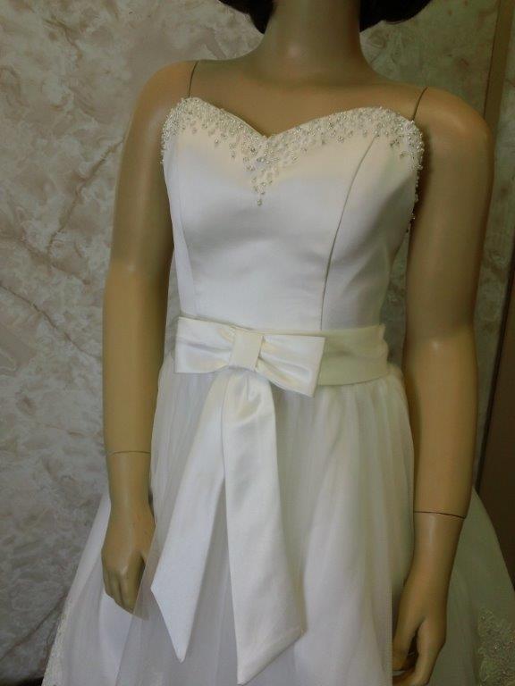 short lace trimmed wedding dress/flower girl dress