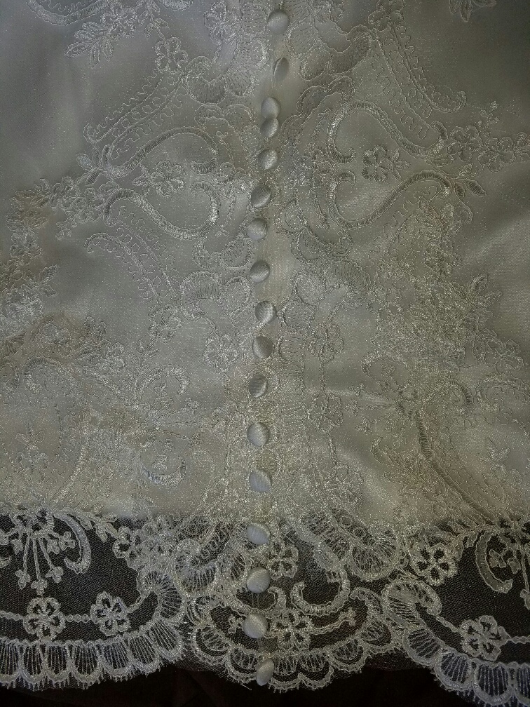 lace train with covered buttons 