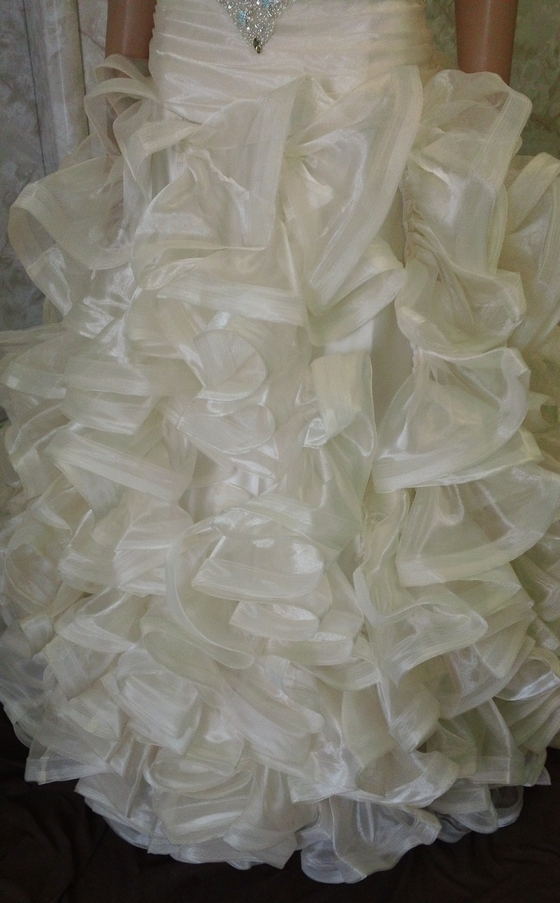 horsehair ribbon ruffle wedding dress