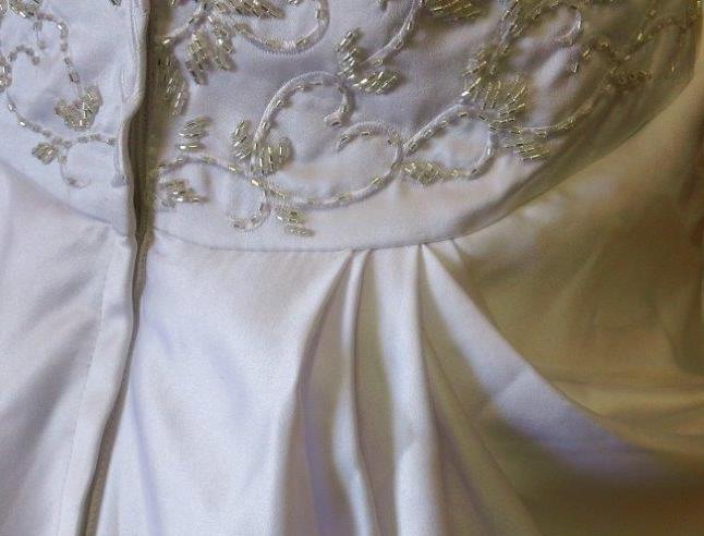 heart shaped embroidery wedding dress