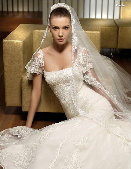 Lace bridal gown with sleeves
