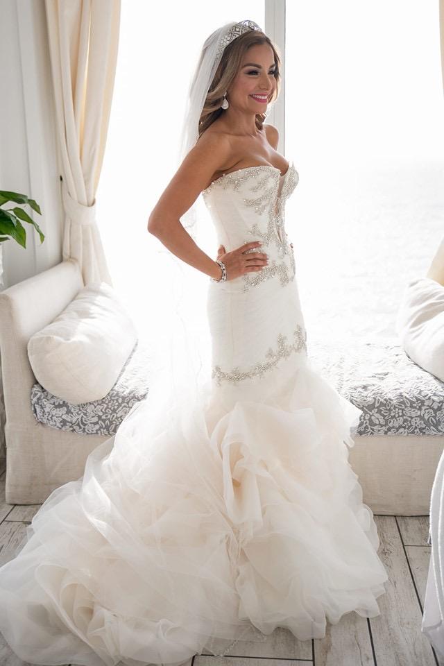 Match this wedding dress picture