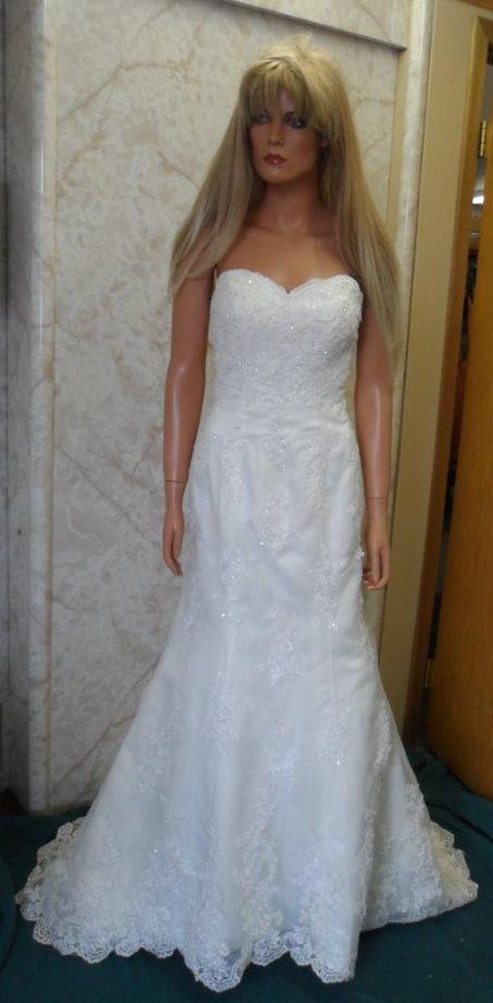 Lace sweetheart wedding dress