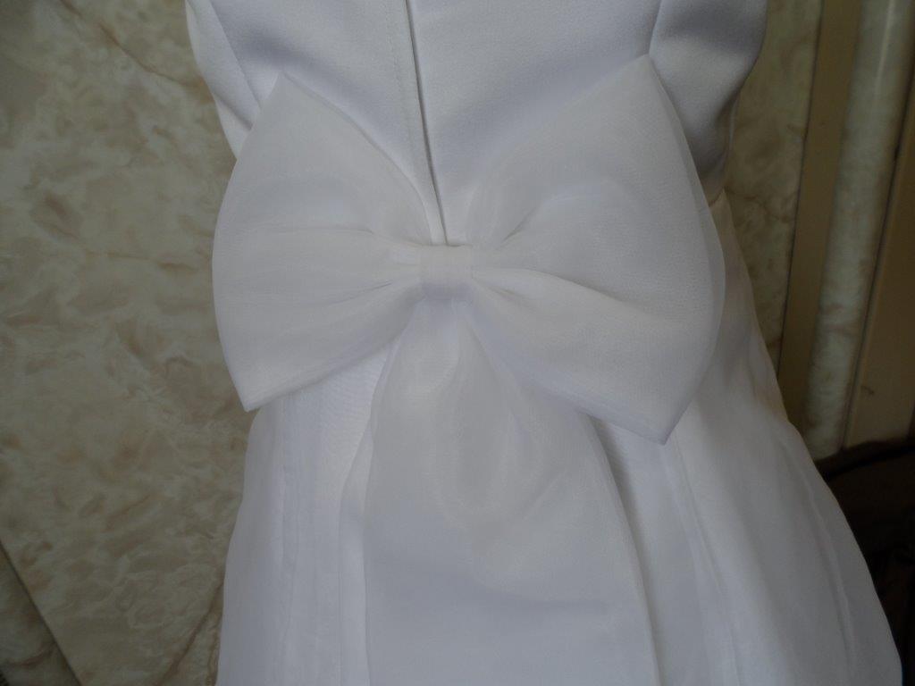 white flower girl dress without shoulder bowss