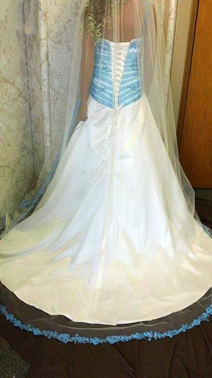 light ivory train veil with turquoise trim