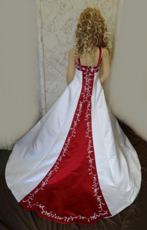 white and apple red miniature wedding dress train