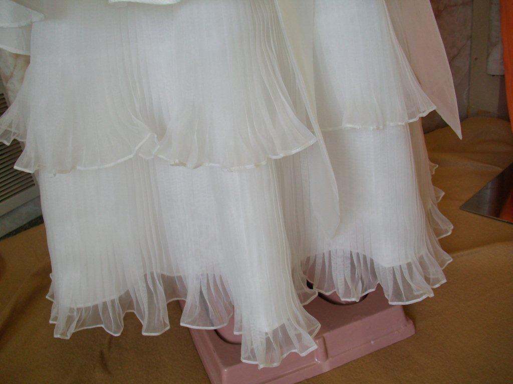Mini bride pleated dress.