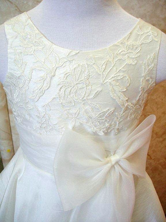 Mini bride pleated dress.