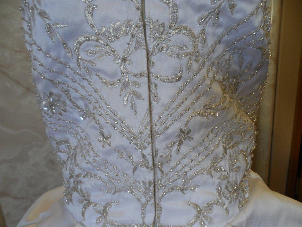 Embroidered pickup miniature bridal gown