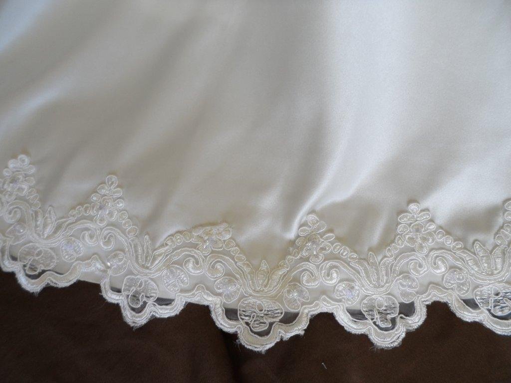 scalloped lace trimmed skirt