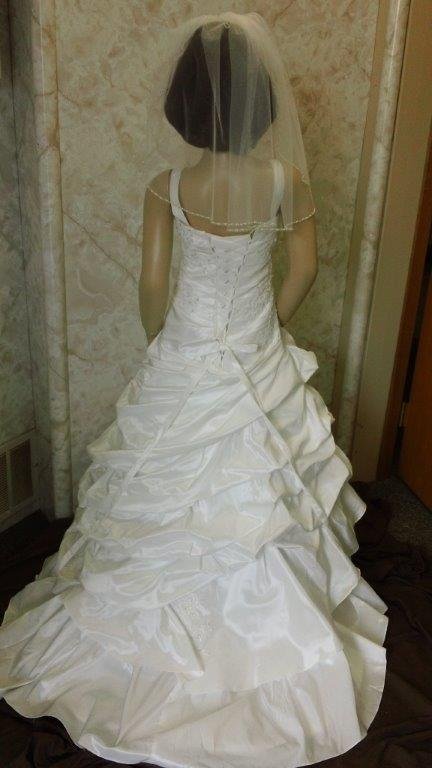 flower girl with short veil