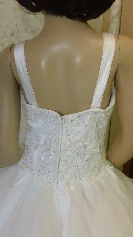 applique and zipper back