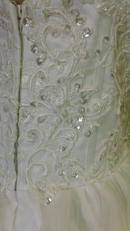 applique and zipper back