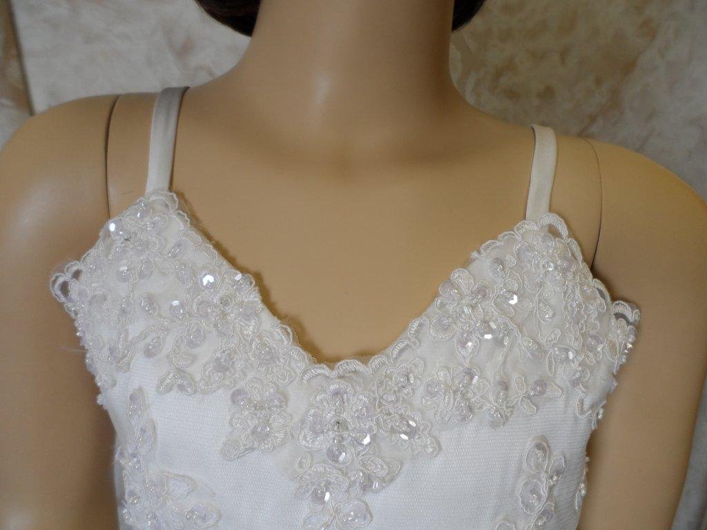 Spaghetti strap, sweetheart bodice