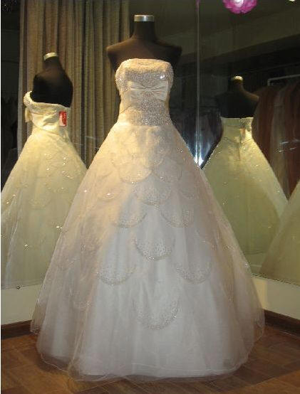 scalloped wedding dress