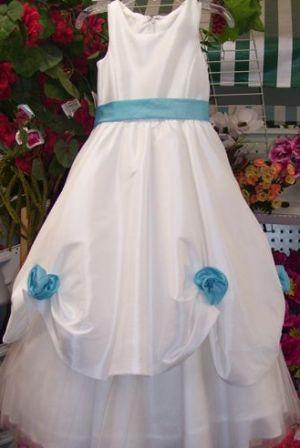 bridesmaids pool color dresses