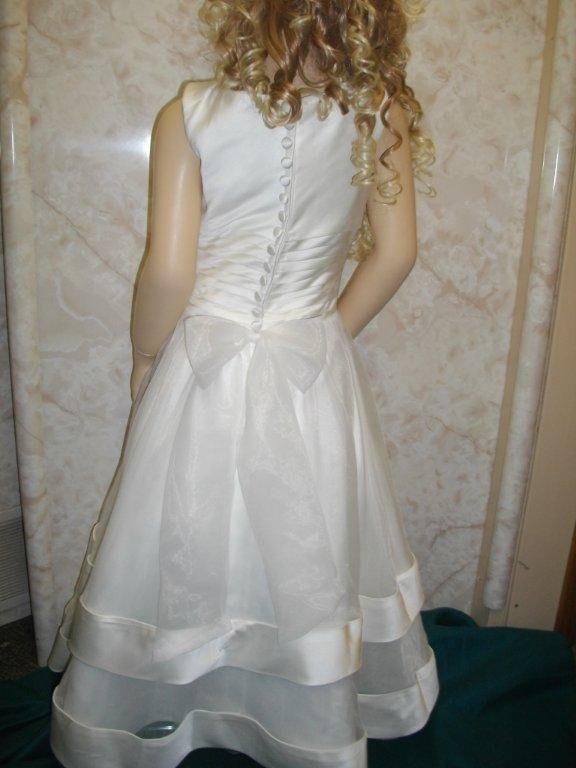 Double satin bands, organza full skirt